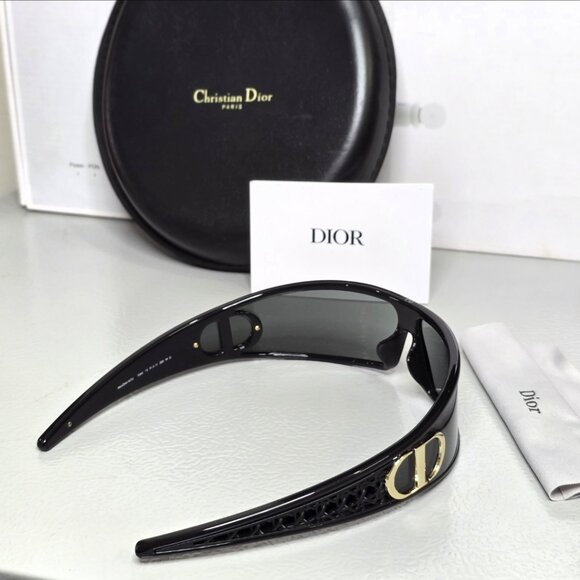 Dior VeryDior M1U Pre-owned sunglasses - Picture 2 of 5
